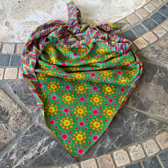 Colorful Zigzag Patterned Scarf - Picture 2 of 2